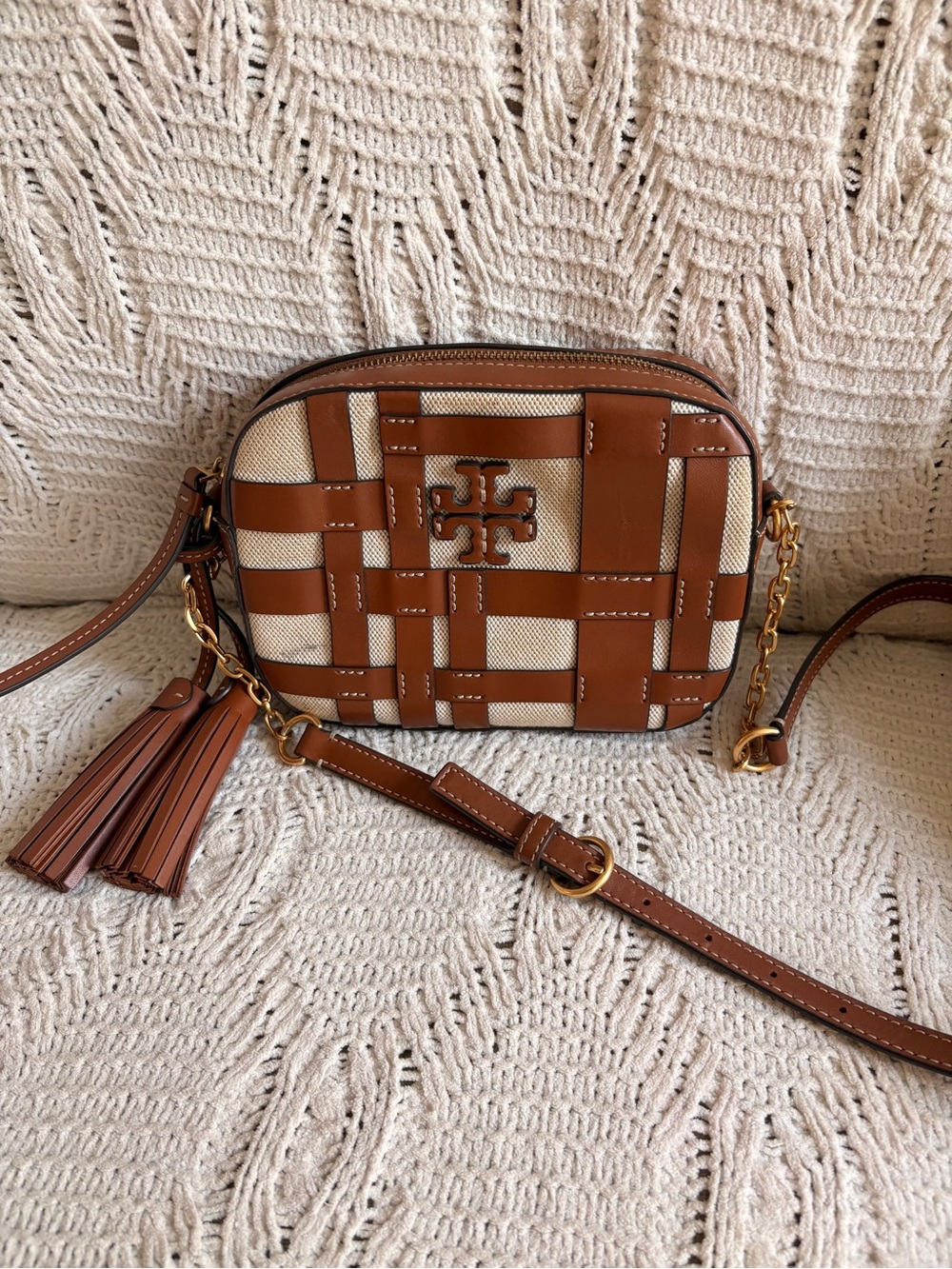Tory Burch Brown Leather & Cream Canvas Woven Camera Crossbody - Picture 2 of 5